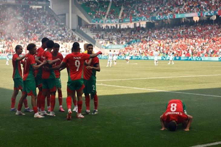 أحداث شغب ولقطة "VAR" استثنائية.. كيف استمرت مباراة المغرب والأرجنتين 246 دقيقة؟
